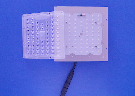 কেনা 64LEDs 50W পিসি অ্যারে লেন্স মডিউল 80x150 ডিগ্রি 130-140LM ​​/ ডাব্লু অনলাইনে উৎপাদন